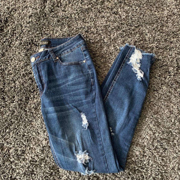 Distressed Cropped Jeans NWOT! - Picture 8 of 8